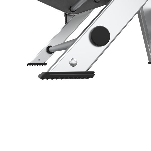 Detailansicht eines Aluminium Leiternfußes mit rutschhemmendem Kunststoffschuh für stabilen Stand.