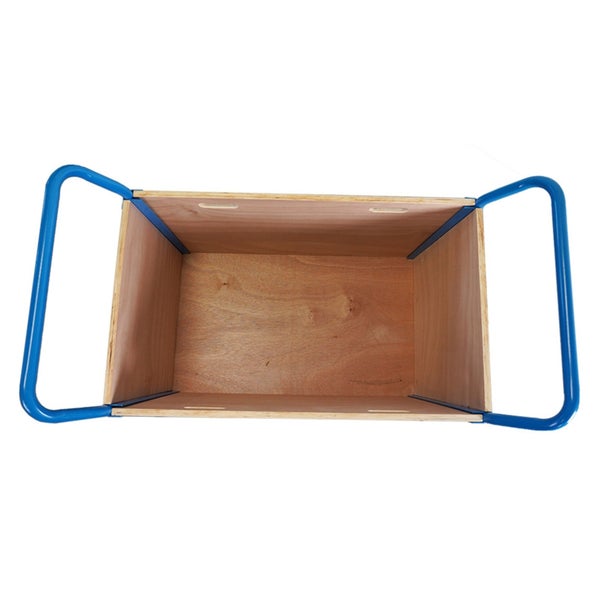 Holzkiste mit Metallgriff