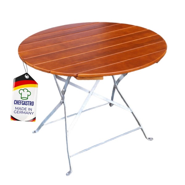 Runder Gartentisch mit Holzlamellen und klappbarem Metallgestell. CHEFGASTRO Logo. Hergestellt in Deutschland.