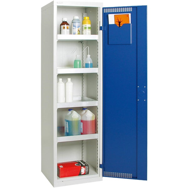 Offener Chemikalienschrank mit Fächern zur Lagerung von Chemikalien