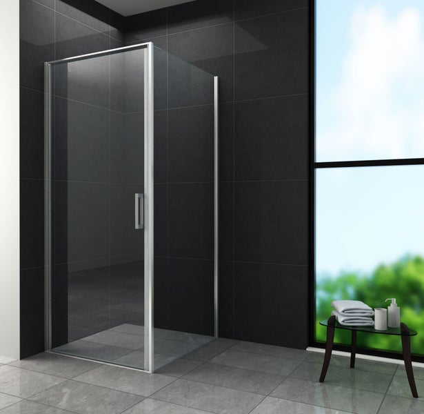 Duschkabine mit Glastür im Badezimmer