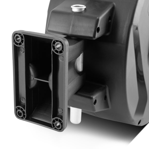 Detailansicht eines schwarzen Regentonnenständers