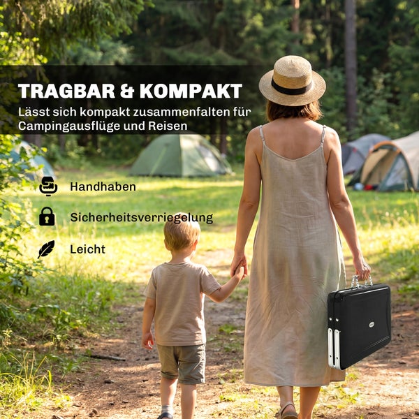 Frau und Kind auf einem Campingplatz. Die Frau trägt einen kompakten, tragbaren Gaskocher mit Tragegriff, Sicherheitsverriegelung und geringem Gewicht.
