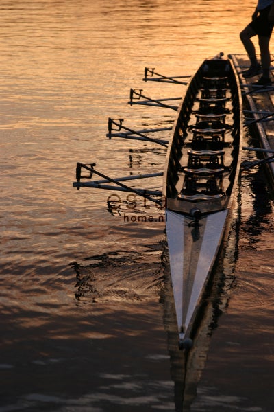 ESTAhome Fototapete Ruderboot bei Sonnenuntergang Braun und Orange - 186 cm x 2,79 m - 158803