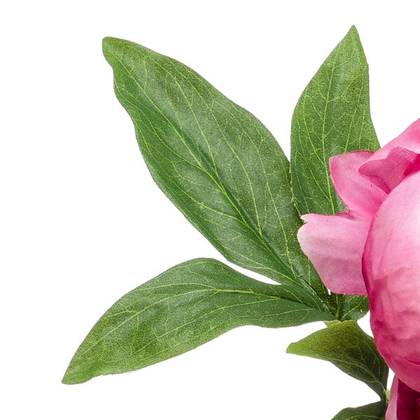 Nahaufnahme der grünen Blätter einer künstlichen Pfingstrose aus Textil und Kunststoff.