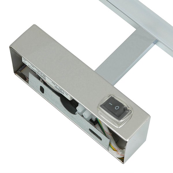 Wandhalterung einer LED Spiegelleuchte mit integriertem Ein und Ausschalter in Metalloptik