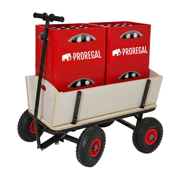 Bollerwagen aus Holz mit gestapelten Getränkekisten, Metallrahmen und Luftbereifung.