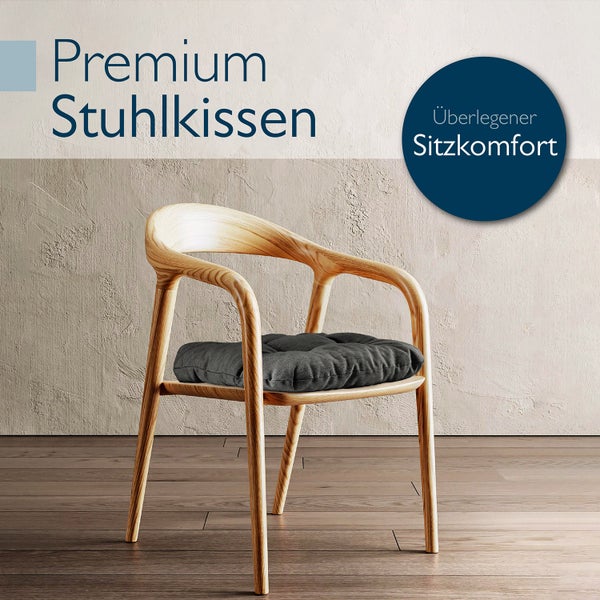 Holzstuhl mit grauem Sitzkissen für mehr Sitzkomfort