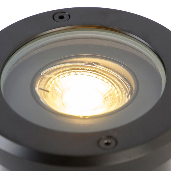 Bodeneinbaustrahler rund schwarz mit LED-Leuchtmittel eingeschaltet.