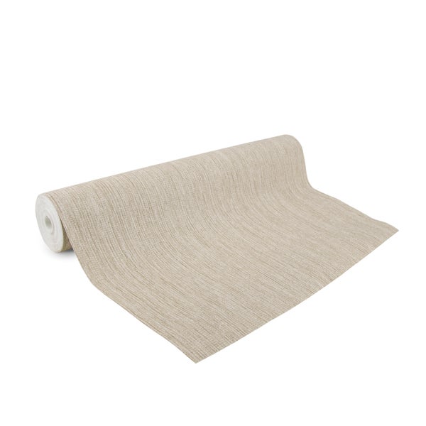 Beige Tapetenrolle, teilweise ausgerollt, mit vertikaler Struktur.