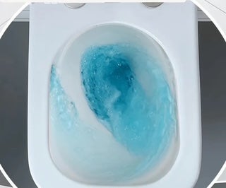 Toilettenspülung mit blauem Wasser im Toilettenbecken