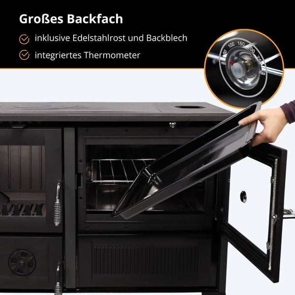 Holzherd mit offenem Backfach, Backblech wird eingeschoben, inklusive Thermometer und Edelstahlrost.