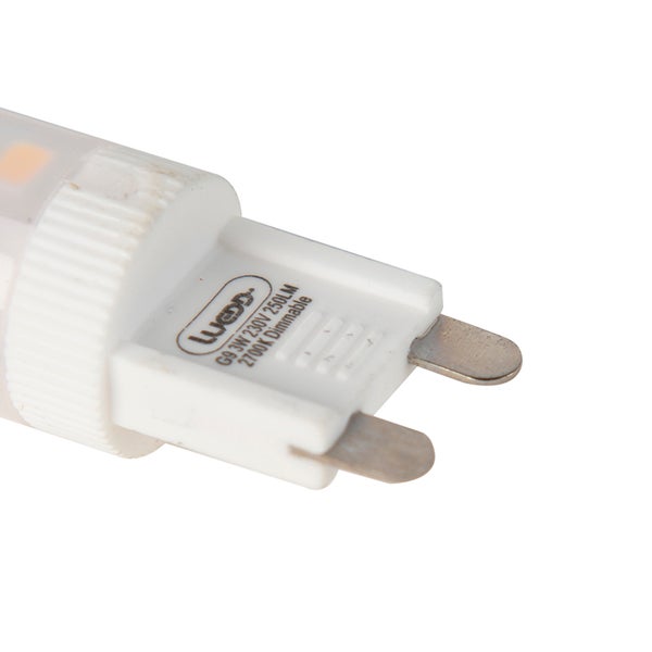 Nahaufnahme eines G9 LED Leuchtmittels Luceco mit 3 Watt, 230 Volt, 250 Lumen, 2700 Kelvin, dimmbar. Luceco Logo.
