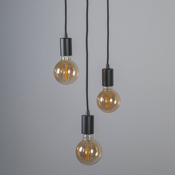 Hängelampe mit drei Glühbirnen und schwarzer Fassung