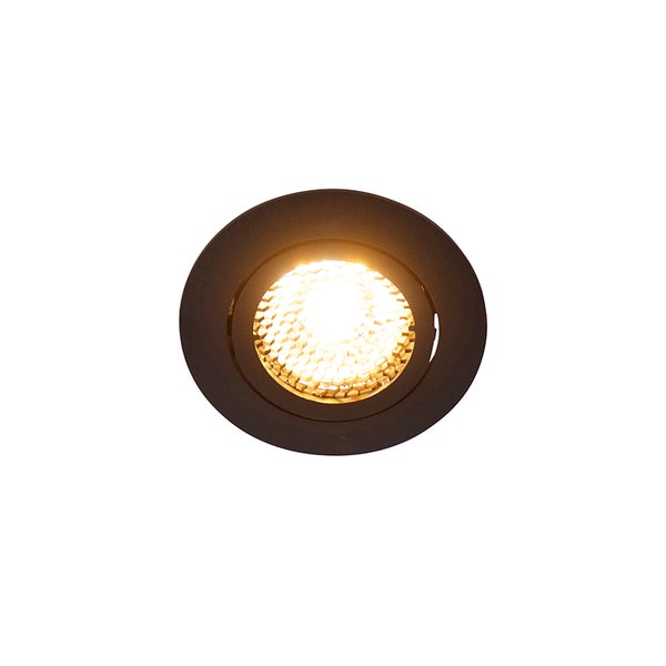 Einbaustrahler mit runder, dunkler Fassung und eingeschaltetem Licht