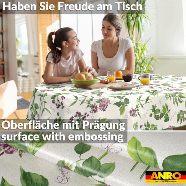 Rundes Tischtuch mit botanischem Muster und geprägter Oberfläche in einem hellen Esszimmer mit Mutter und Kind. ANRO Logo.