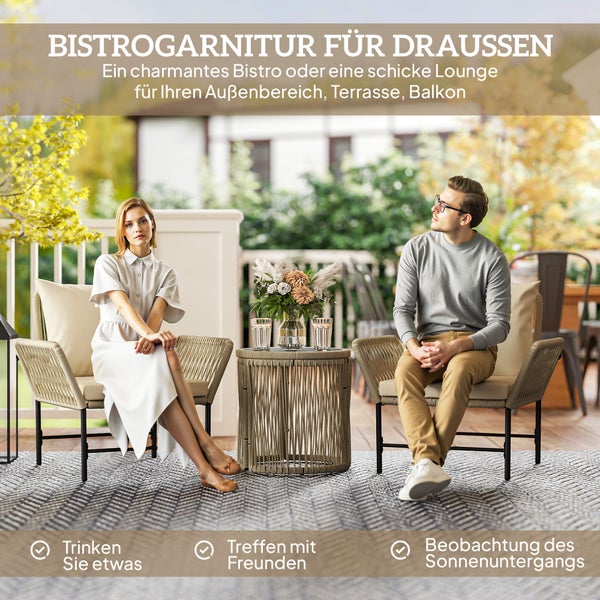 Bistro-Garnitur mit zwei Stühlen und einem Tisch für den Außenbereich auf einer Terrasse
