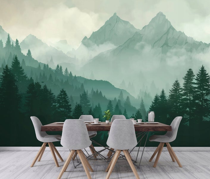 Esstisch mit Stühlen vor einer Fototapete mit Bergmotiv