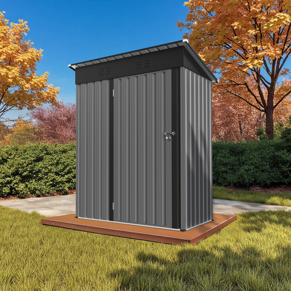 Metall Gartenschrank im Garten