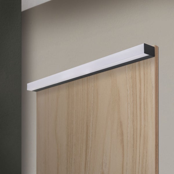 Moderne LED Spiegelleuchte für die Wandmontage mit flachem Design und Diffusor