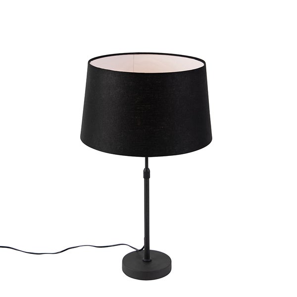Tischleuchte mit schwarzem Textilschirm und rundem Metallfuß, moderne Tischlampe für den Wohnbereich.