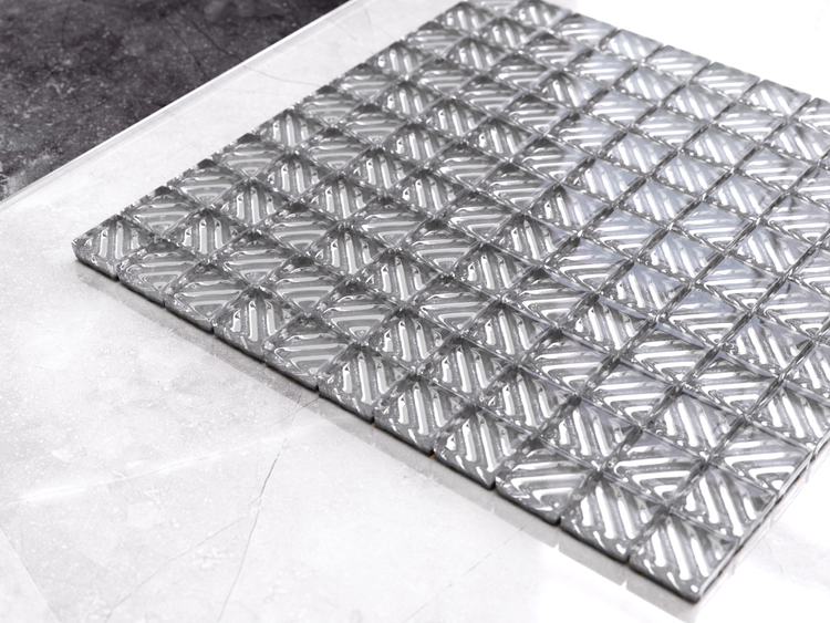 Glasmosaik auf Netz für Bad und Küche 30cm x 30cm  - Silver Labirynth