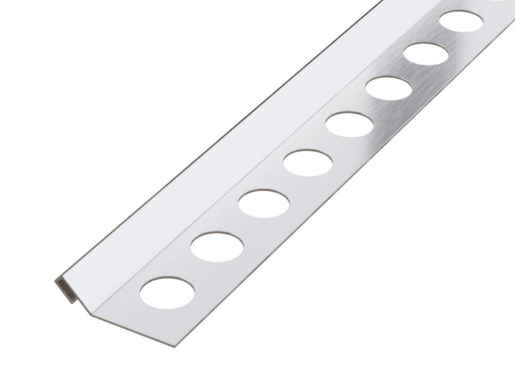 Fliesenprofil aus Metall mit Löchern