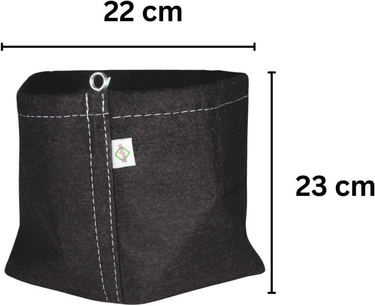 Schwarzer Pflanzsack aus Vlies mit 22 Zentimeter Breite und 23 Zentimeter Höhe sowie Metallöse.