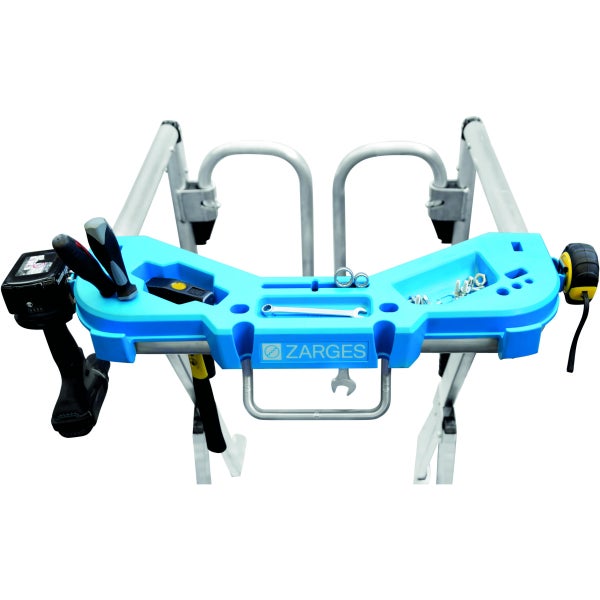 Zarges Werkzeugablage auf einem Gerüst mit Werkzeugen