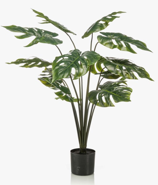 Künstliche Monstera deliciosa Pflanze im schwarzen Kunststofftopf mit großen grünen Blättern für die Innenraumdekoration.