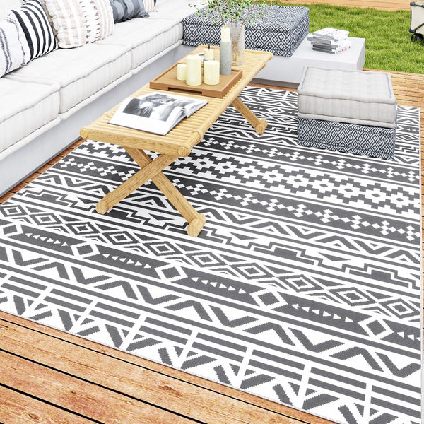 Outsunny Outdoor Teppich robuster Wetterfest Outdoorteppich, faltbar Carpet mit Boho-Style, Outdoor-Teppich für Wohnzimmer Balkon Garten Terrasse Bad Flur Küche, 182 x 274 cm Dunkelgrau+Weiß