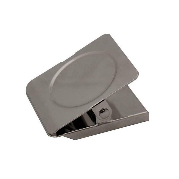 Eine silberne Metallklemme mit Federverschluss zum Befestigen von Dokumenten.