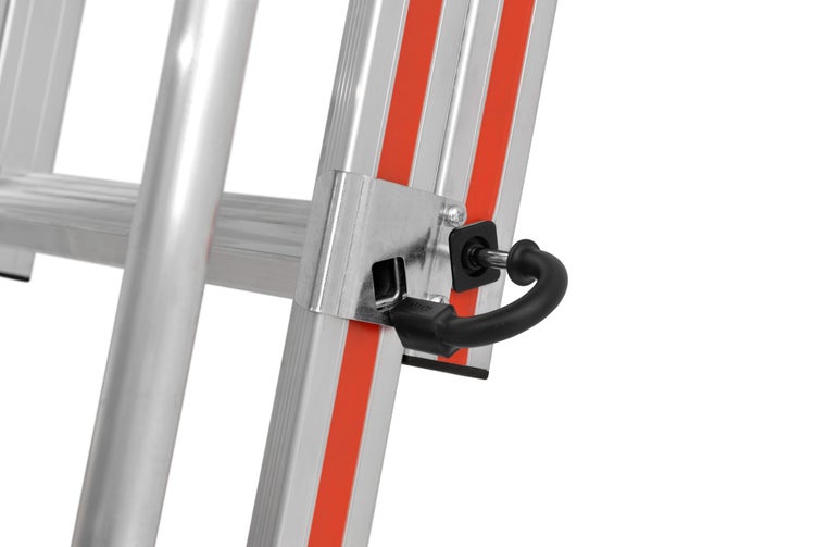 Detailansicht einer Aluminiumleiter mit Sicherheitsverriegelung