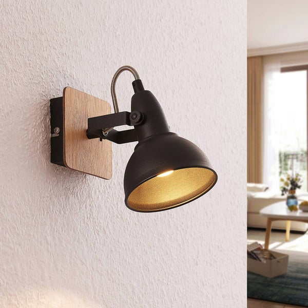Schwenkbare Wandleuchte mit Holzapplikation zur gezielten Beleuchtung