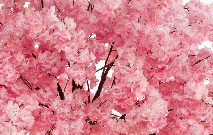 Künstlicher japanischer Kirschblütenbaum mit braunem Stamm und dichten rosa Blüten