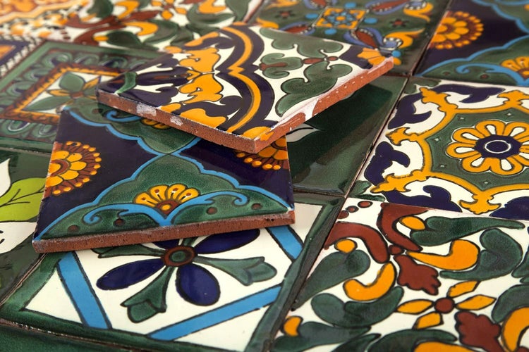 Fliesenmuster mit verschiedenen Designs und Motiven