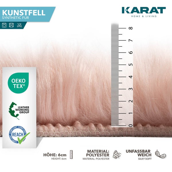 Karat Home & Living Logo. Kunstfell aus Polyester mit 6 Zentimeter Florhöhe. Zertifiziert nach OEKO-TEX, Leather Working Group und REACH-konform.