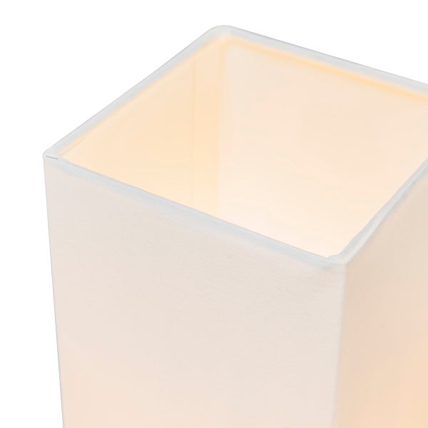 Detailaufnahme eines quadratischen Lampenschirms