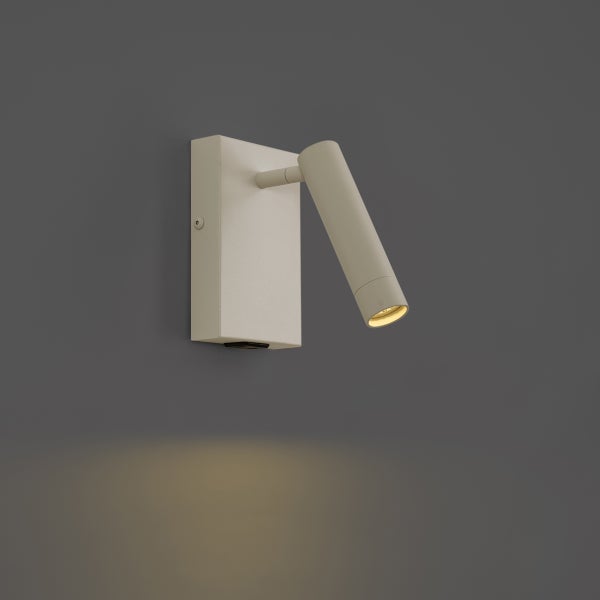 Wandleuchte mit verstellbarem Spot in Sandfarben, rechteckige Basis, eingeschaltet