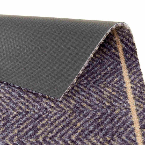 Teppich mit Fischgrätenmuster und rutschfester Rückseite