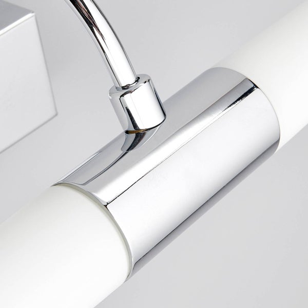 Detailaufnahme einer LED-Leuchte mit Chromfassung