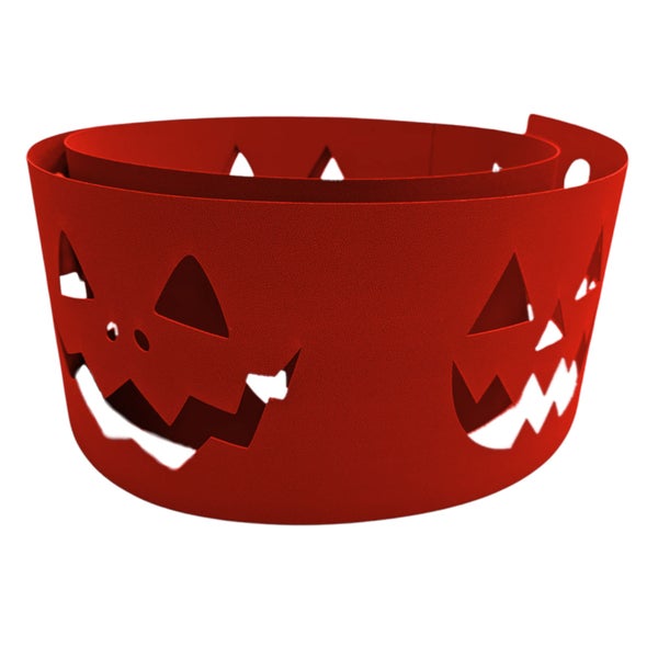 Halloween Kürbis Übertopf mit ausgeschnittenen Gesichtern.