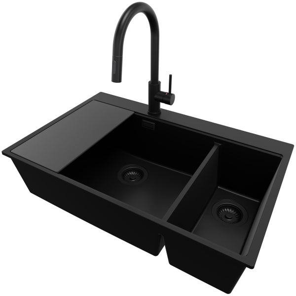 Schwarze Küchenspüle aus Granit mit Abtropffläche und Wasserhahn