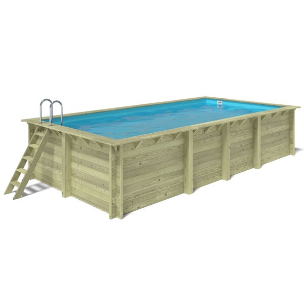 Rechteckiger Holzpool mit Leiter und blauem Wasser