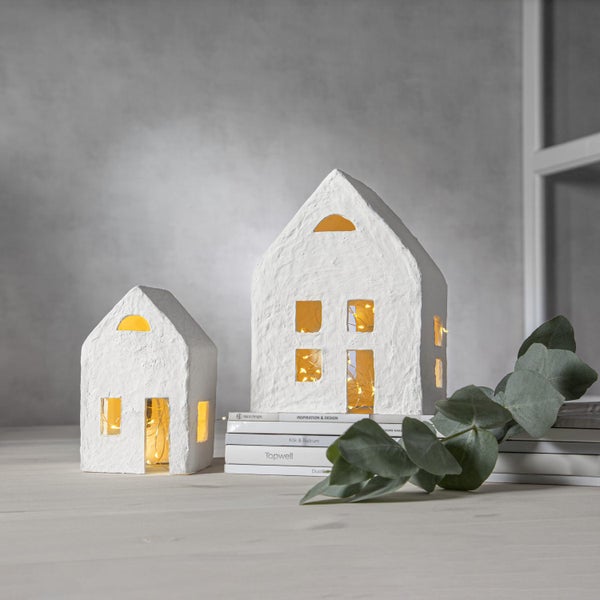 LED Lichthäuser ,Plain' aus Papier, Batterien + Timer, Pappmaché, 2 Deko-Häuser, weiß, H 20cm, L 140cm