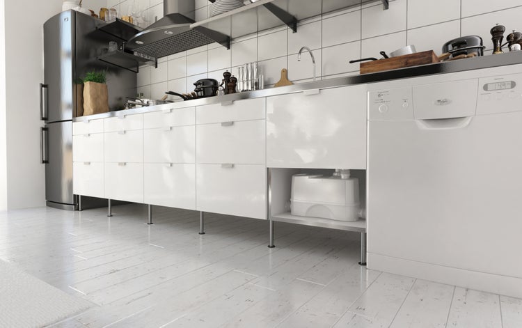 Innenansicht eines Gerätes mit Kondensator, Leiterplatte und Verkabelung in einem Kunststoffgehäuse.