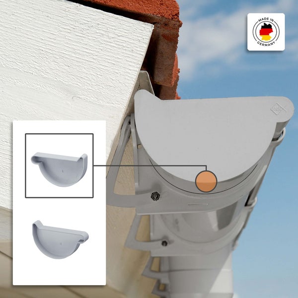 Rinnenendstück für halbrunde Dachrinne aus Kunststoff am Dach montiert, hergestellt in Deutschland.