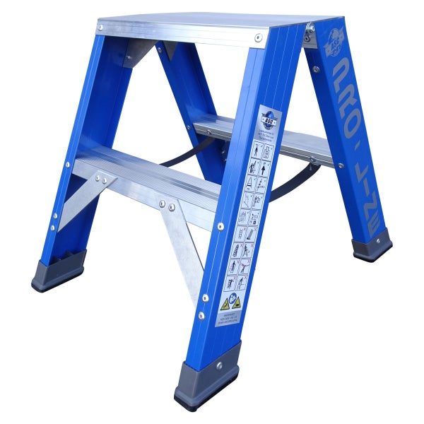 Blaue Trittstufe aus Aluminium mit zwei Stufen für den Heimgebrauch.