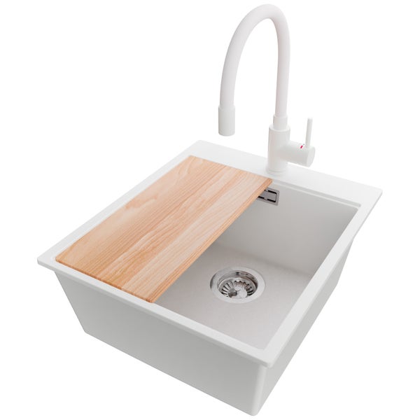 Spüle mit Schneidebrett und Wasserhahn