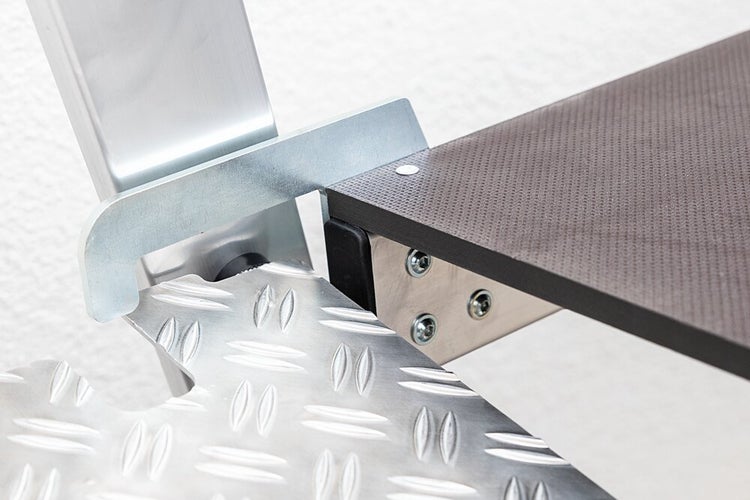 PROREGAL Klapptritt Beidseitig Begehbar 4 Stufen Aluminium-Warzenblech Nivello Leiterschuhe